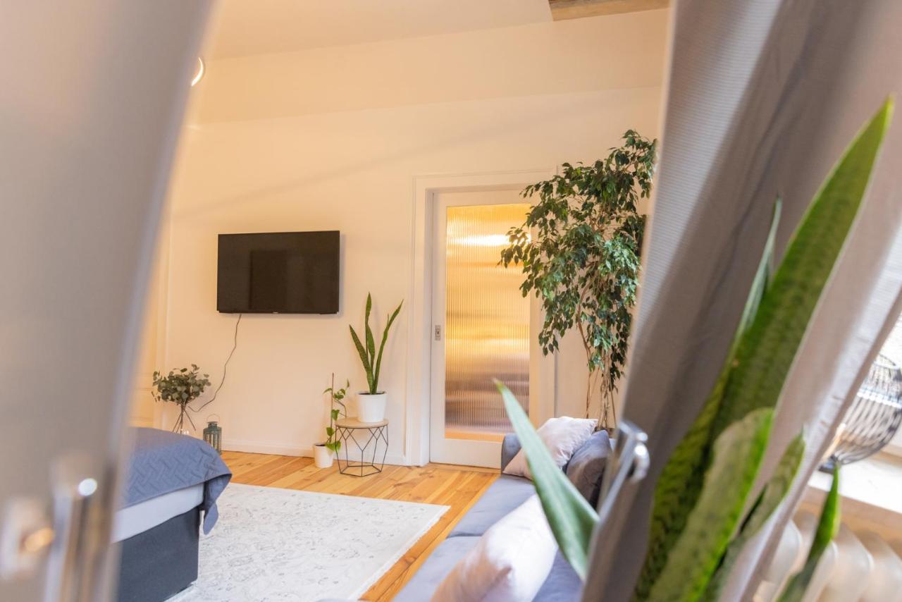 Zentral In Coburg: Exklusive Stadtwohnung - Ideal Fuer Gruppen Esterno foto